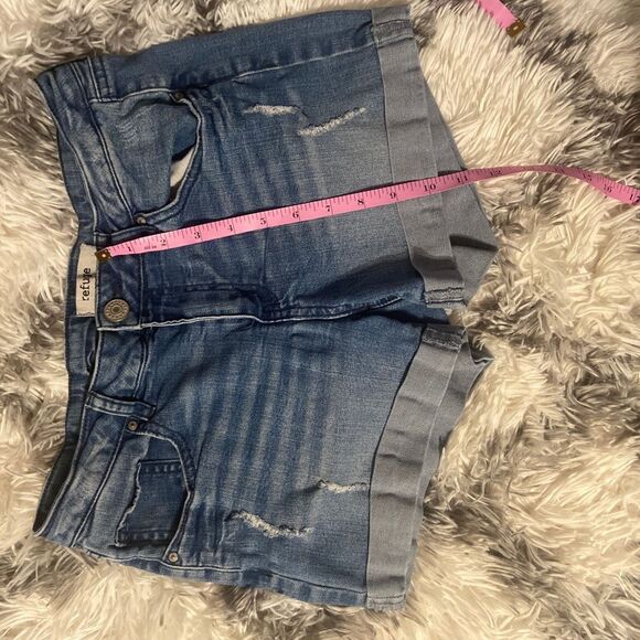 Refuge Womens Size 4 Distressed Medium Wash Cuffed Hem Denim Jean Shorts - Picture 4 of 4